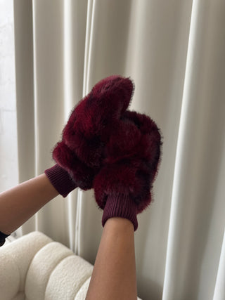 Burgundy faux fur mittens - Ima - Fash Focused