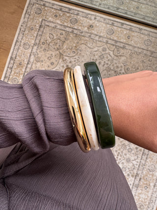 Olive resin & metal bangle set