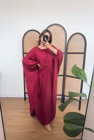 Wine Pleated dress with a belt - aria