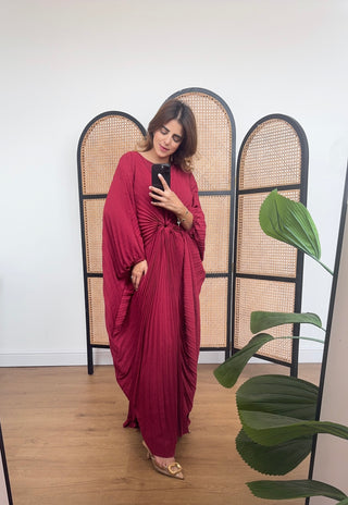 Wine Pleated dress with a belt - aria